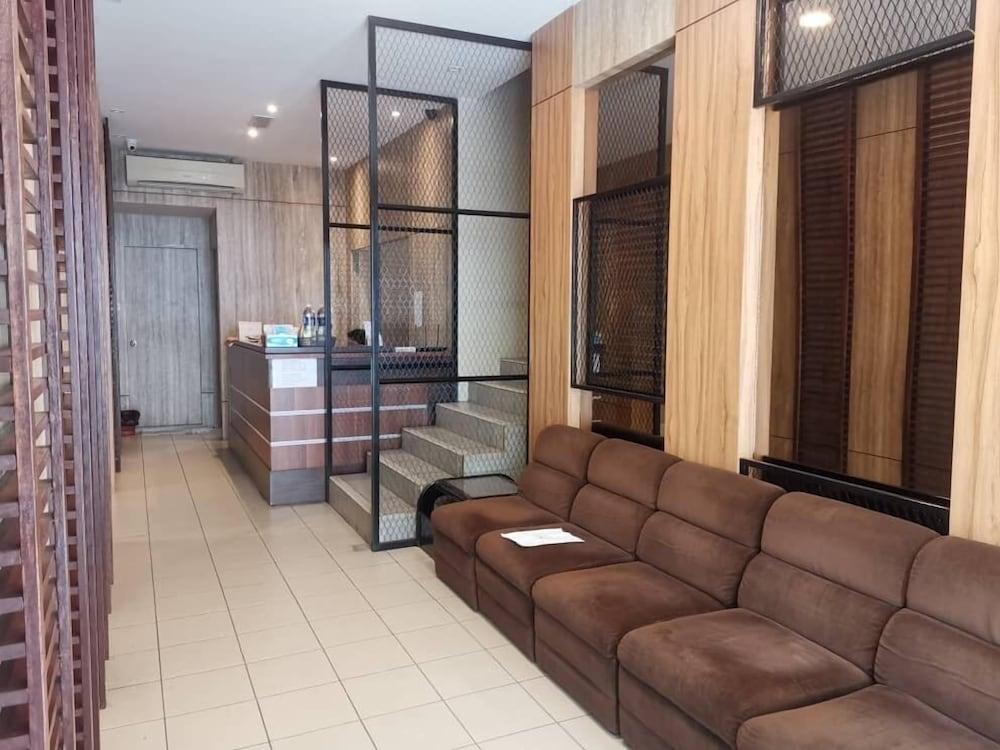 Hotel Holiday Kota Kinabalu Exterior foto