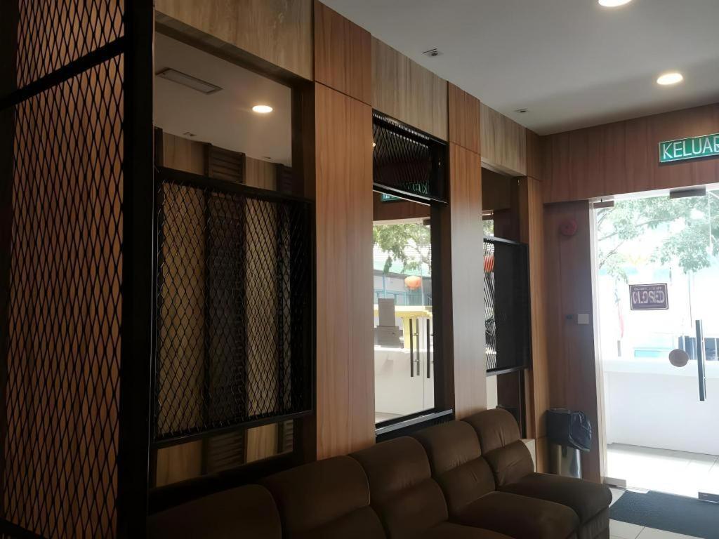 Hotel Holiday Kota Kinabalu Exterior foto