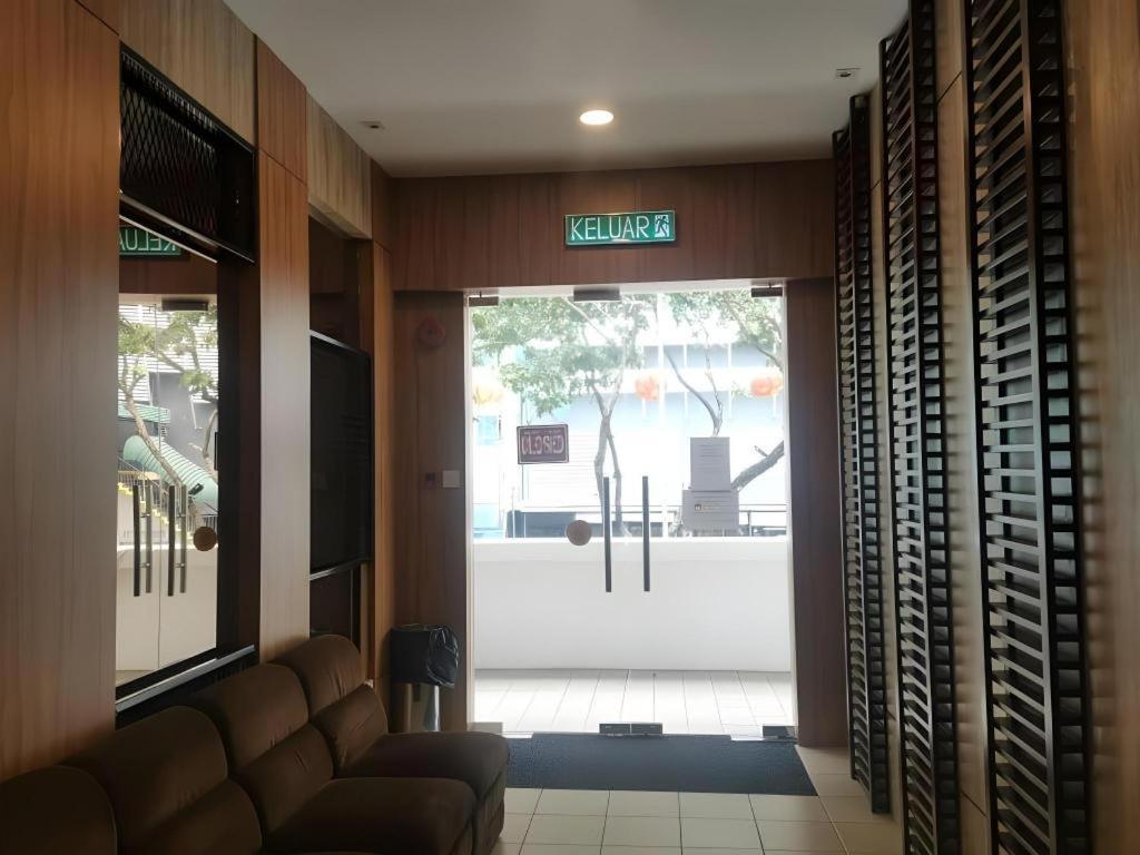 Hotel Holiday Kota Kinabalu Exterior foto